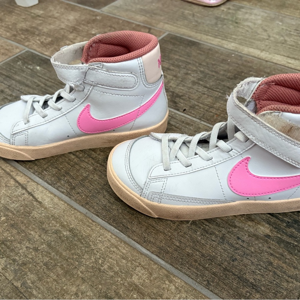 Nike Kids Sneakers - White and Pink